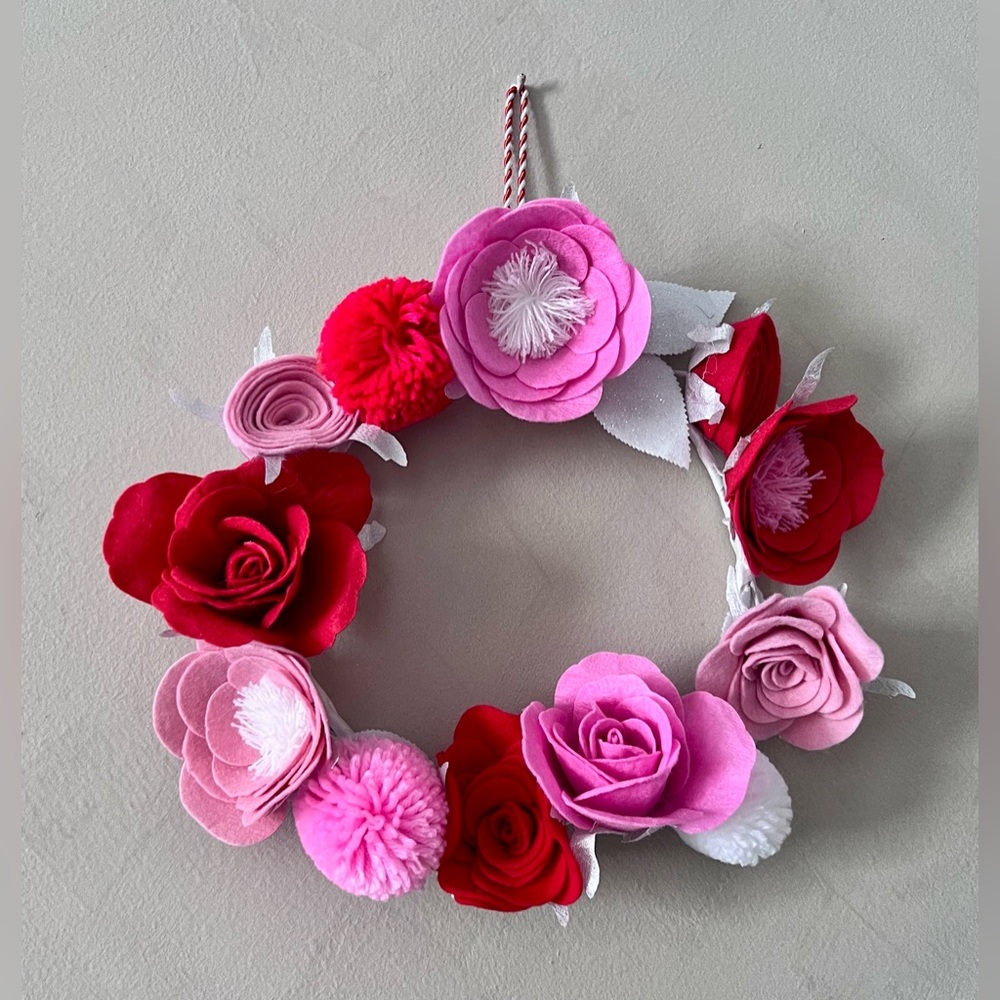 Valentine’s Day indoor felt and wire wall hanging wreath. Approximately 8.25”.